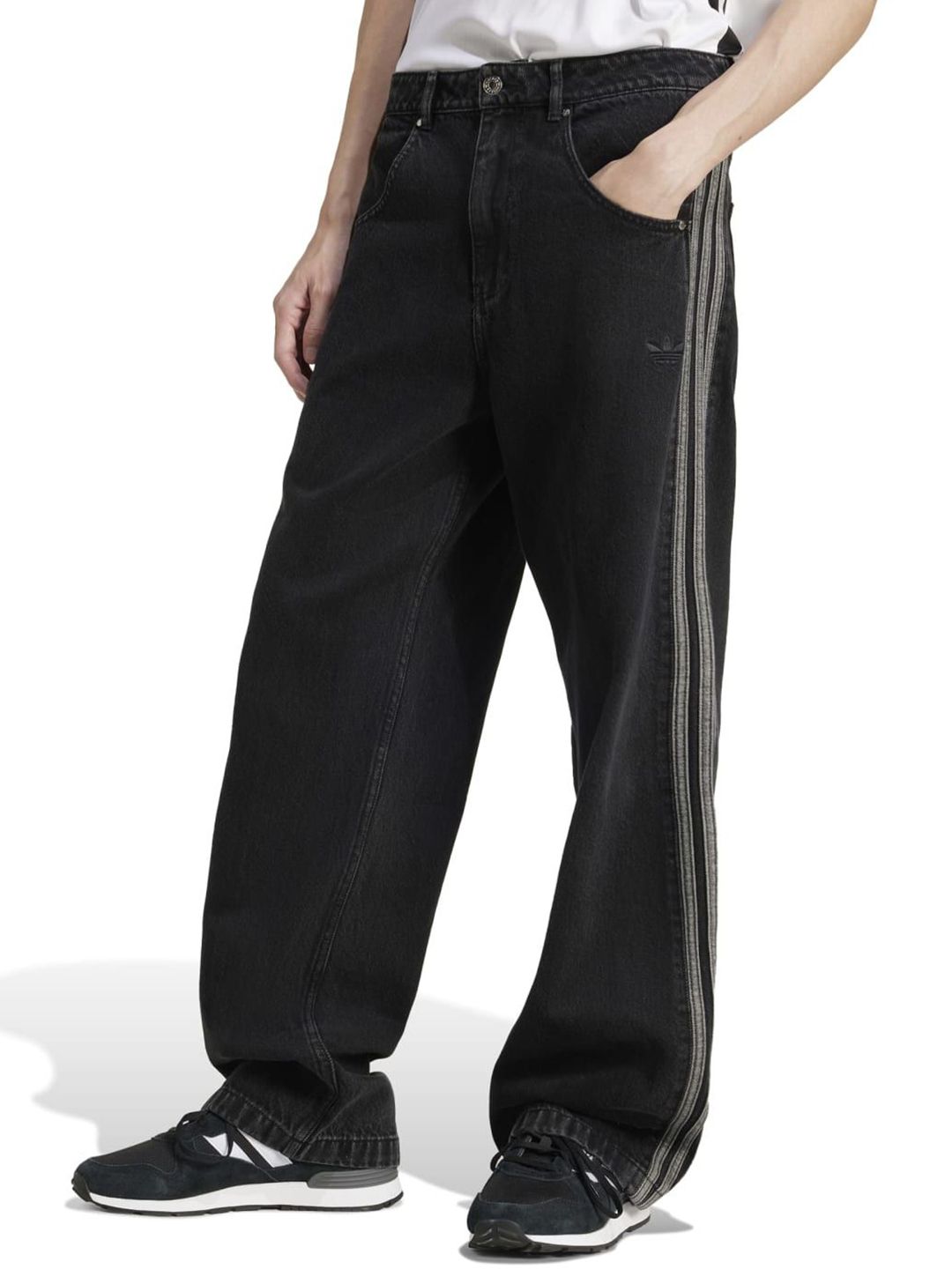 U34W8N5N_e256dbde39ce4dfe98a8a2aca6d584e3.jpg Men Cotton Mid-Rise Jeans - Image 1